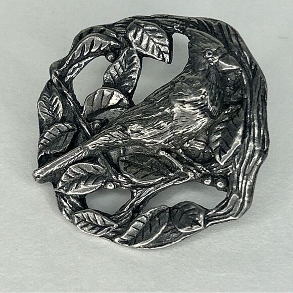 VINTAGE PEWTER BIRDS AND BLOOMS UNIQUE BIRD PIN 1999 EDITION - Picture 1 of 4